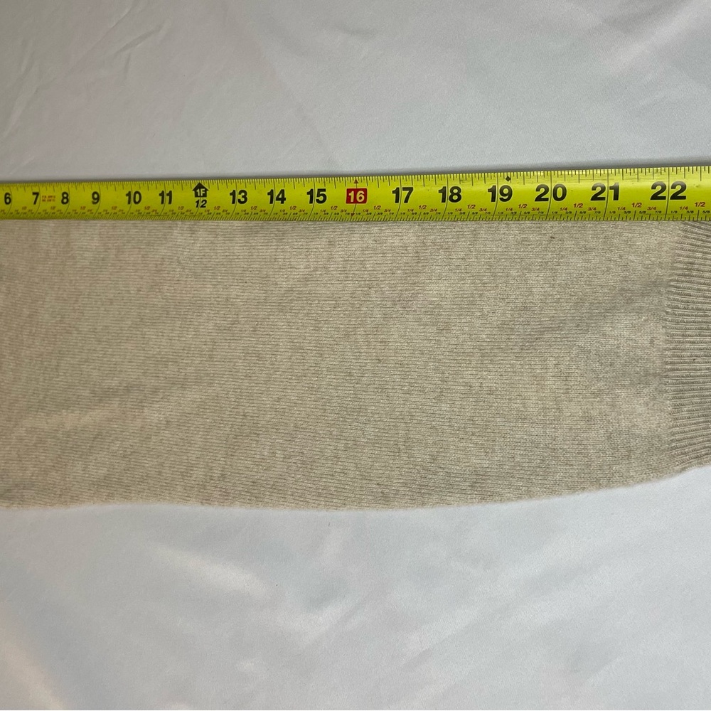 Roundtree & Yorke Men's Tan Crewneck Sweater - Picture 11 of 13